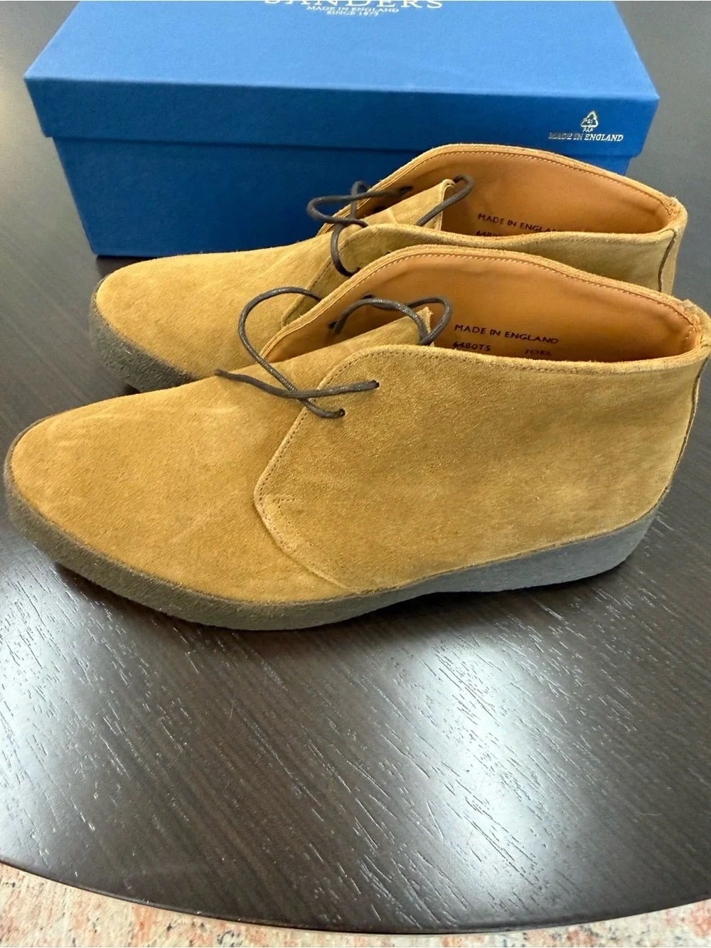 Sanders Men’s Suede Chukka Boots in Tan. New, unworn and in box. 8UK, 9US
